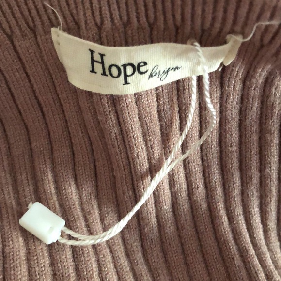 Woman’s ribbed fall crisscrossed cropped mauve bodycon ribbed top - Picture 3 of 13